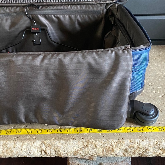 TUMI Short Trip Expandable Navy Spinner Luggage with Telescopic handle - Picture 9 of 15
